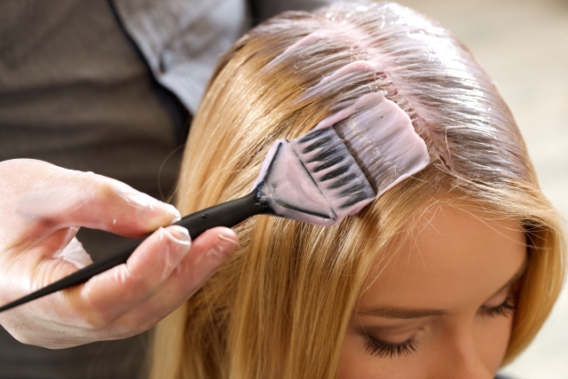 髪の色落ちを防ぐ、綺麗な髪色を保つ方法の記事のトップ用画像
